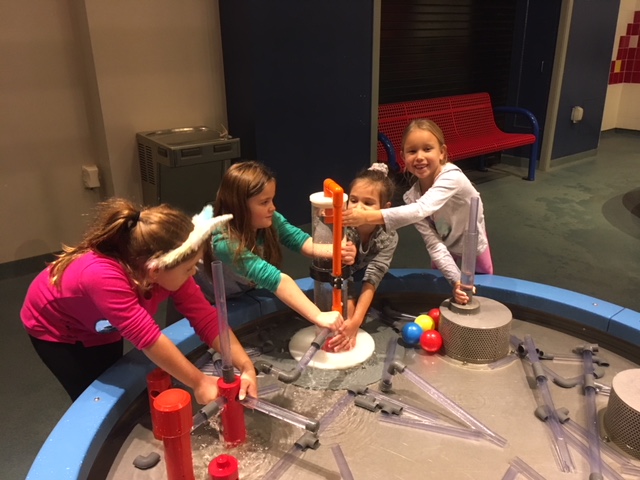 students at hands on museum 